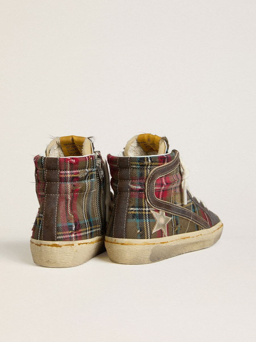 damen-sandalen in rotem tartan mit silbernem nappa-lederstern und schwarzem wildleder-akzent