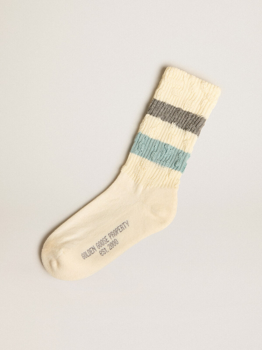 socken in gealtertem weiß mit zweifarbigen streifen