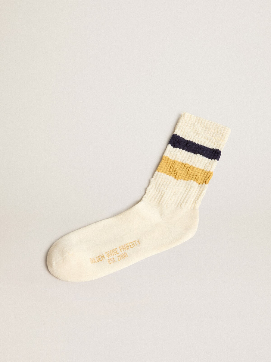 vintage-weiße socken mit used-look-details und zweifarbigen streifen