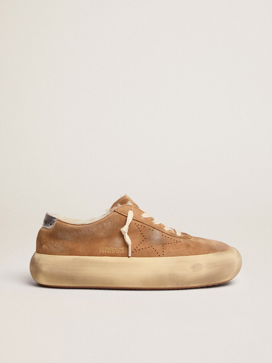 space-star herren-sneaker aus tabakfarbenem wildleder mit lammfellfutter