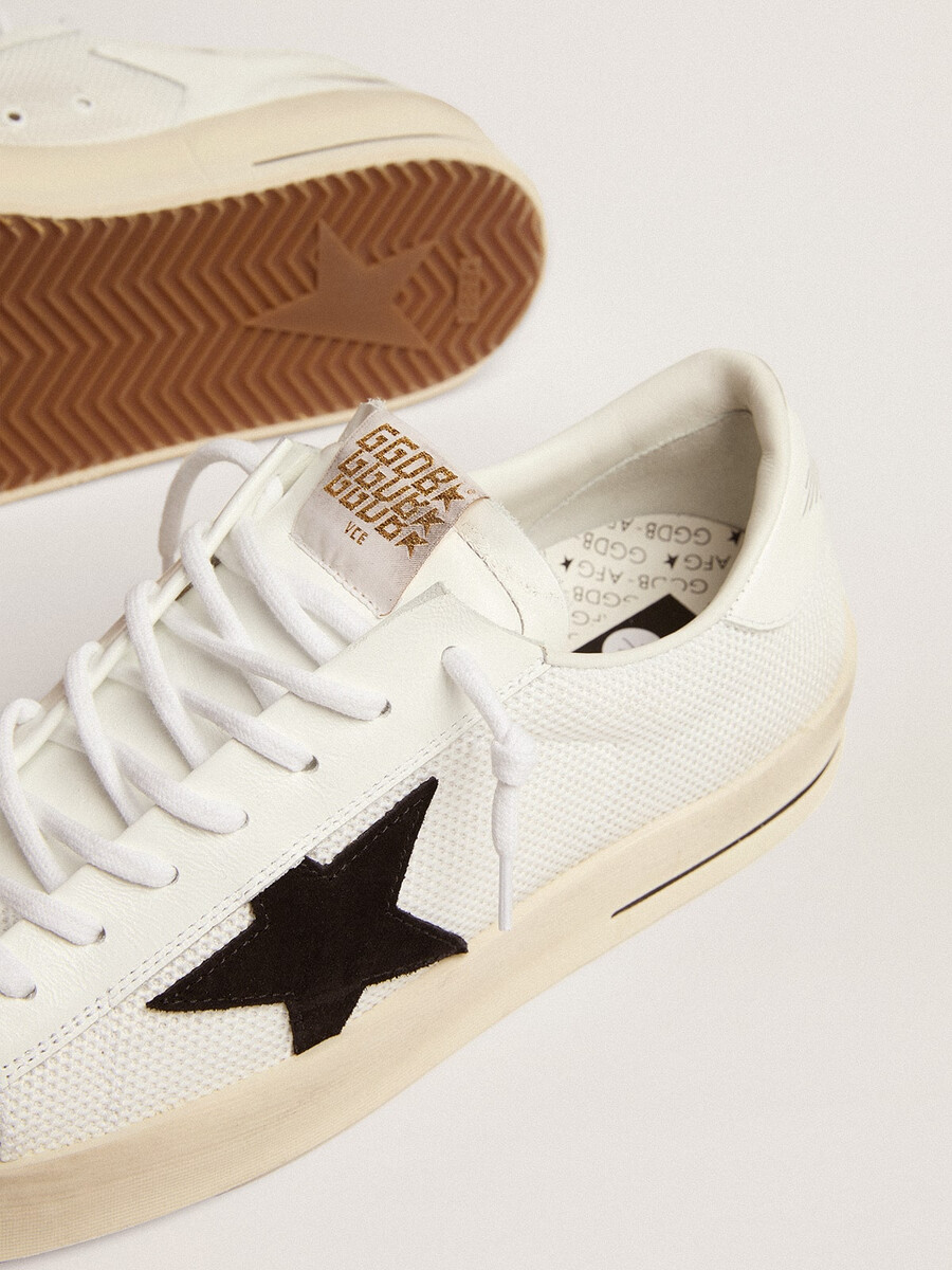stardan herren-sneaker aus weißem mesh mit schwarzem wildlederstern