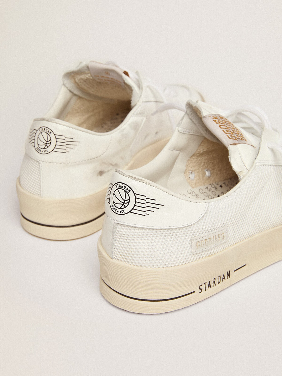 stardan herren-sneaker aus weißem mesh mit schwarzem wildlederstern