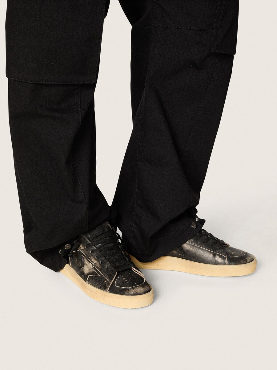stardan herrenschuhe aus schwarzem leder mit schwarzem lederstern und fersenlasche