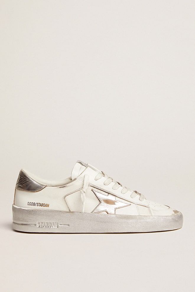 stardan-sneaker mit silbernem metallic-lederstern und fersenlasche
