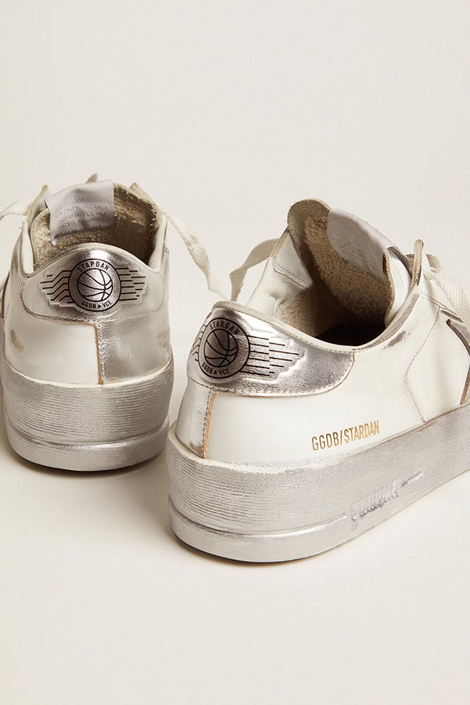 stardan-sneaker mit silbernem metallic-lederstern und fersenlasche