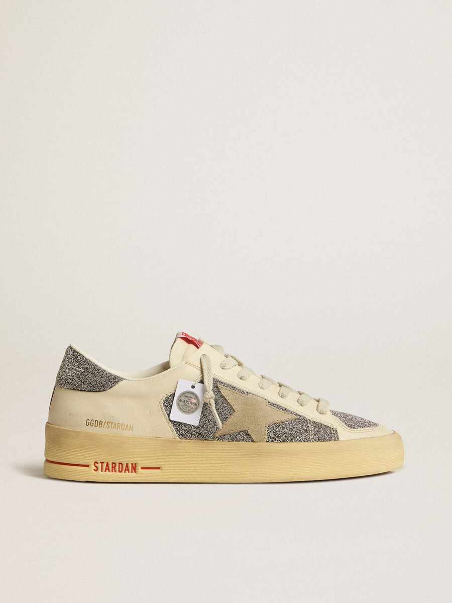 stardan damenschuh aus wildleder mit sandstern und silbernen swarovski-kristalleinsätzen