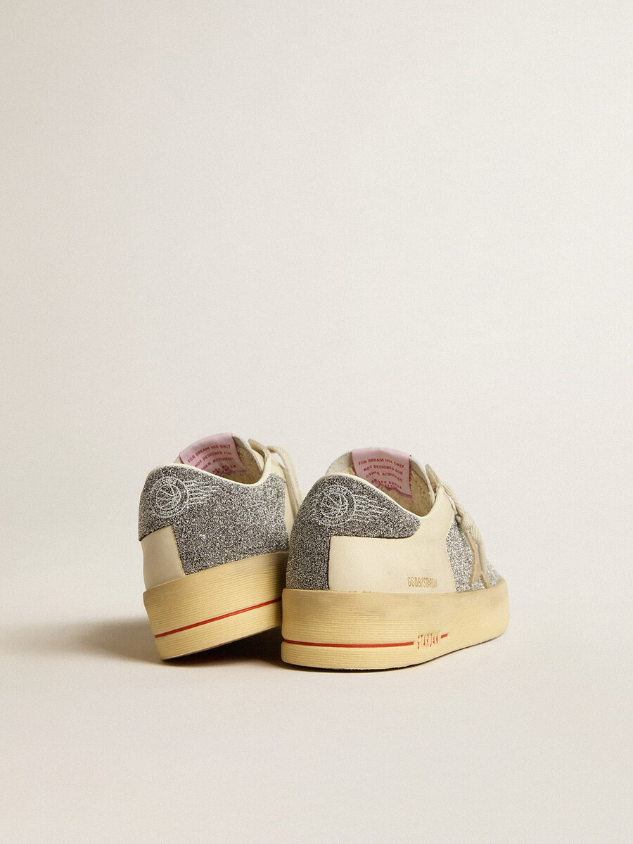 stardan damenschuh aus wildleder mit sandstern und silbernen swarovski-kristalleinsätzen
