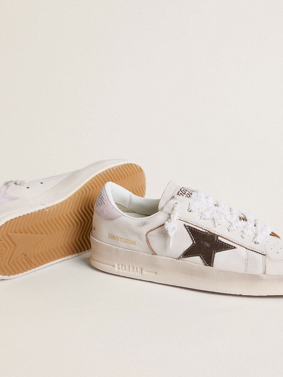 stardan aus nappaleder mit silberfarbenem metallic-lederstern und rosafarbener wildleder-fersenlasche