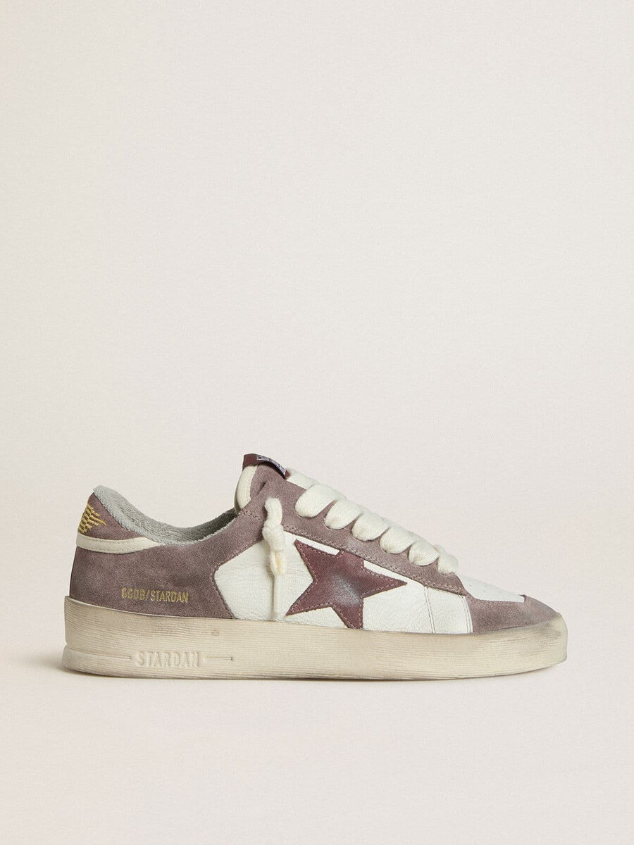stardan ltd damenschuh aus nappaleder und veloursleder mit mauvefarbenem velourslederstern und lavendelfarbener veloursleder-fersenlasche.