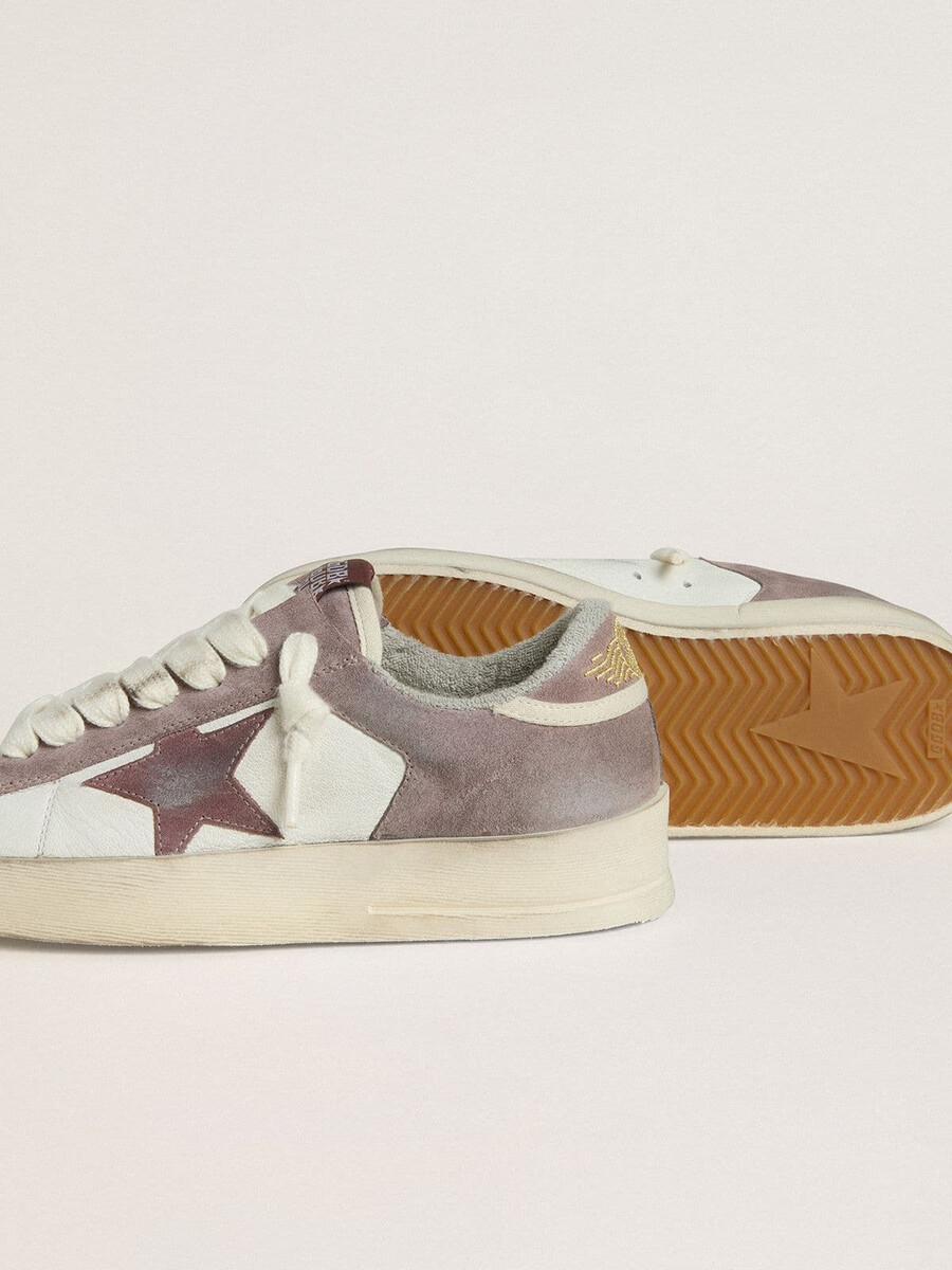 stardan ltd damenschuh aus nappaleder und veloursleder mit mauvefarbenem velourslederstern und lavendelfarbener veloursleder-fersenlasche.