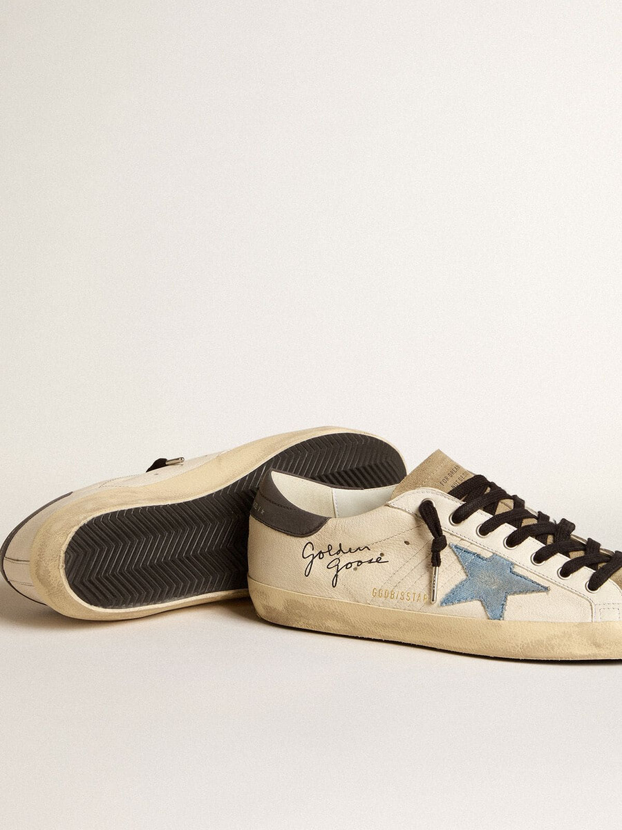 super-star aus nappaleder mit hellblauem wildlederstern und grauer leder-fersenlasche