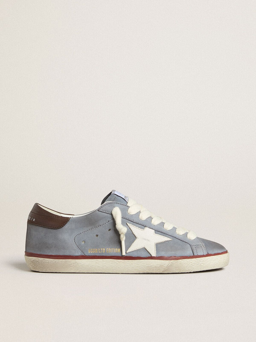 super-star ltd aus hellblauem nubukleder mit weißem lederstern und brauner leder-fersenlasche