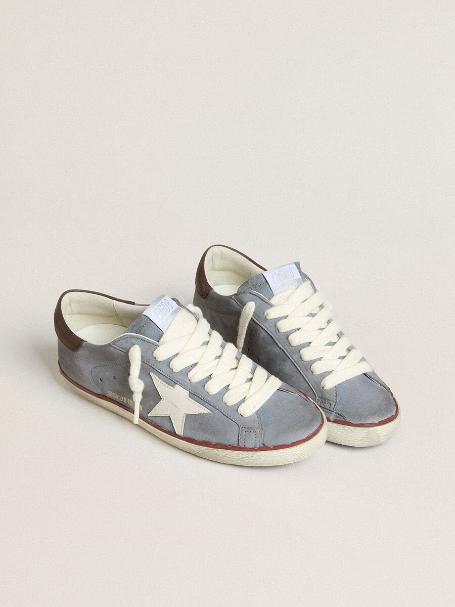 super-star ltd aus hellblauem nubukleder mit weißem lederstern und brauner leder-fersenlasche