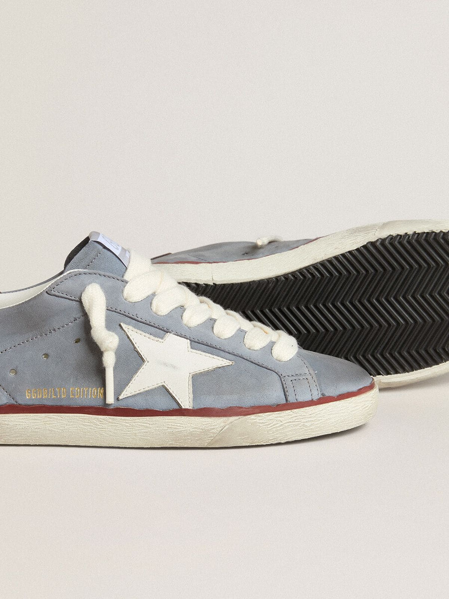 super-star ltd aus hellblauem nubukleder mit weißem lederstern und brauner leder-fersenlasche