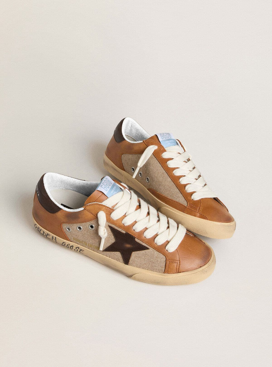 herren super-star ltd aus beiger wolle mit braunem lederstern und kamelfarbenen einsätzen