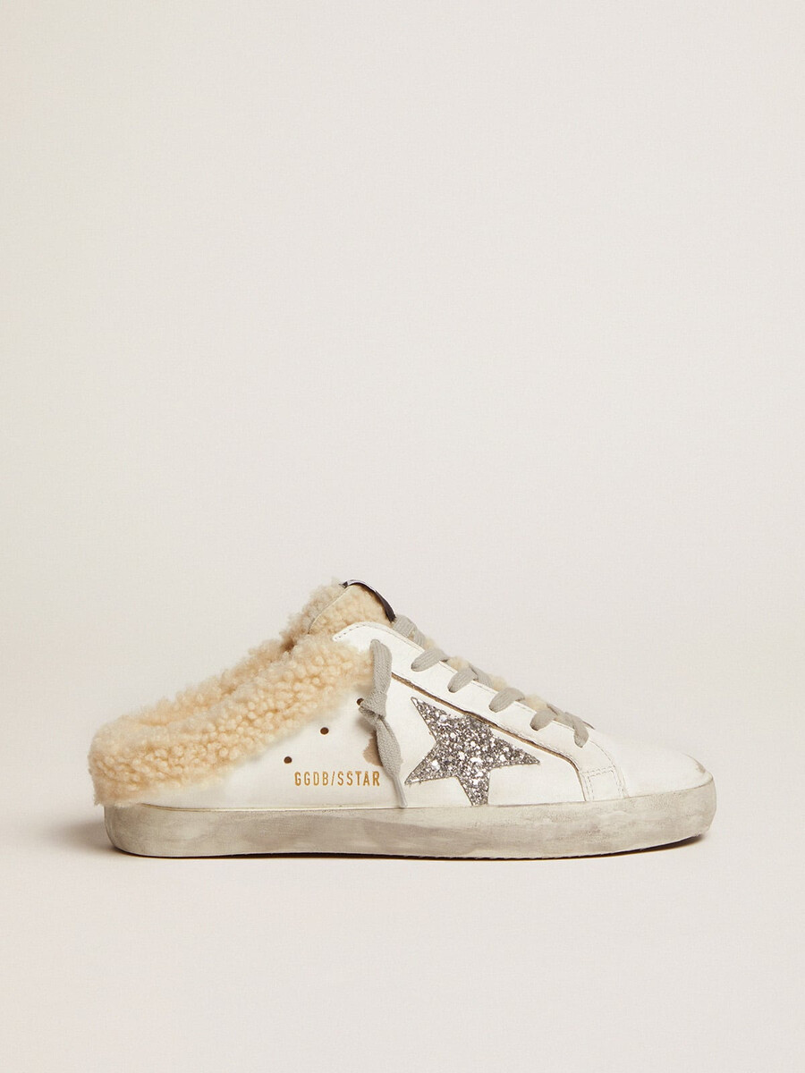 super-star sabot für damen aus weißem leder mit shearling-futter