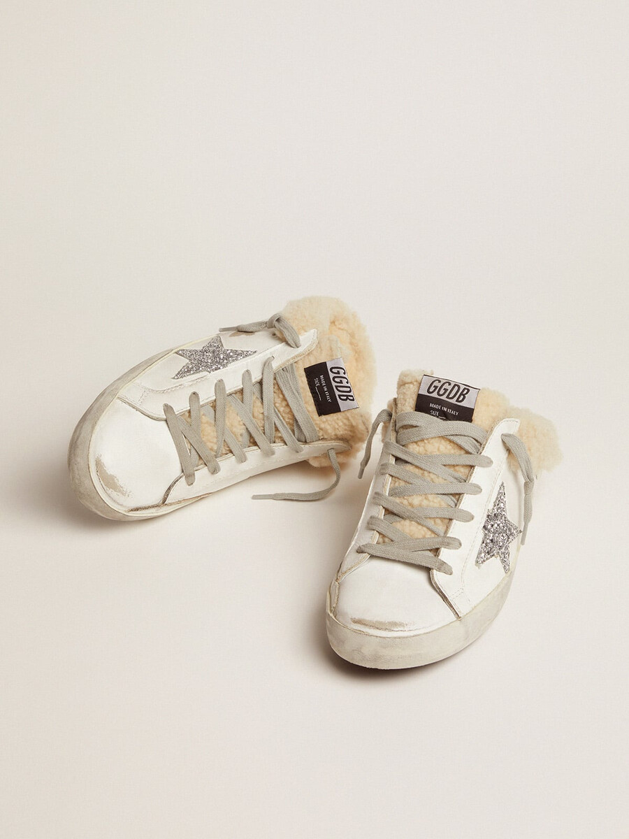 super-star sabot für damen aus weißem leder mit shearling-futter