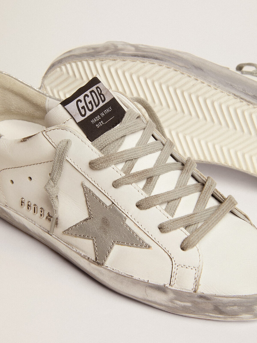 damen-superstar mit silbernem glitzerbesatz und metallnieten-schriftzug