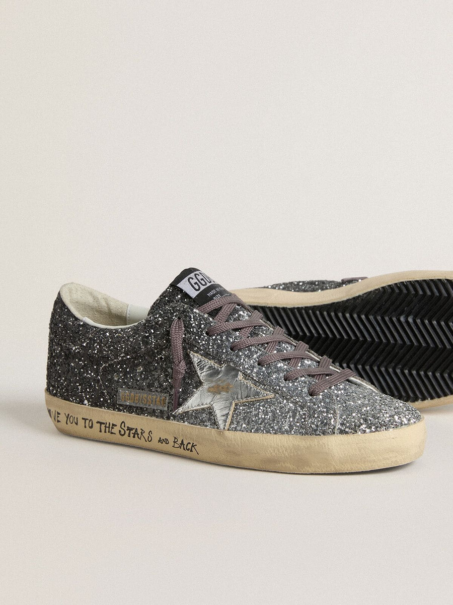 super star damenschuh mit glitzerndem obermaterial und silbernem metallic-lederstern
