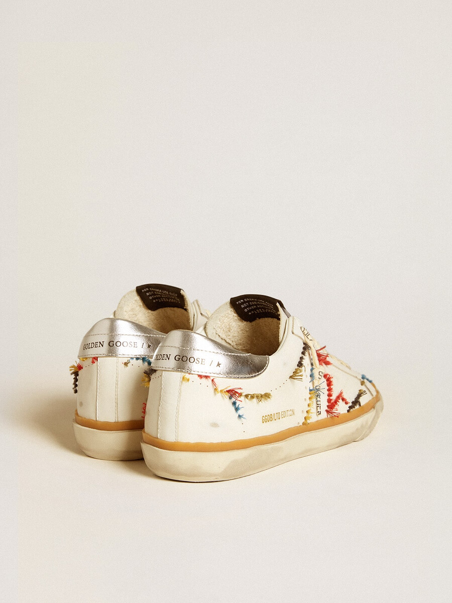 damen-super-star ltd mit perforiertem stern und fersenlasche aus metallic-leder