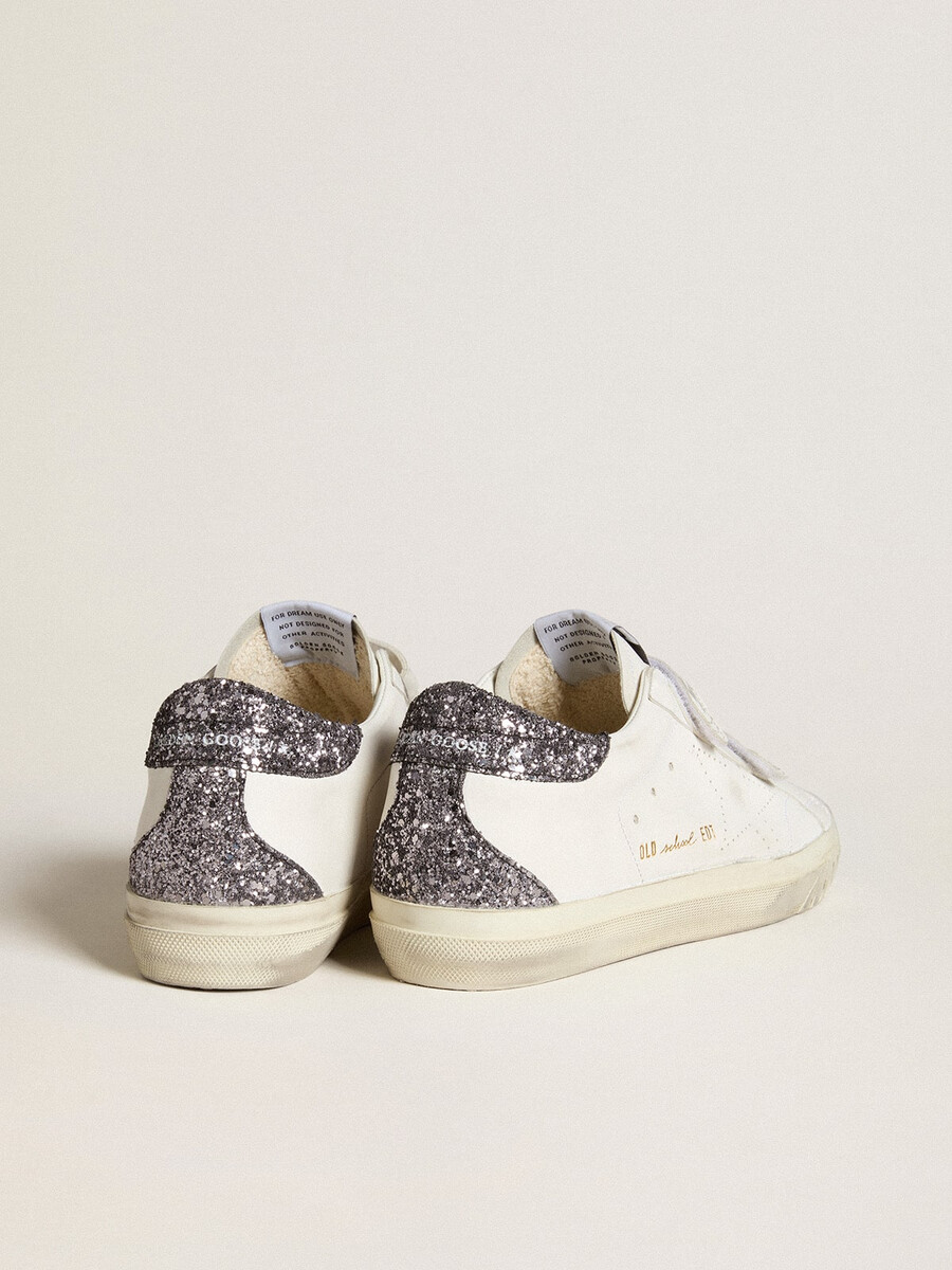 biobasierter old school-schuh mit perforiertem stern und glitzernder fersenlasche