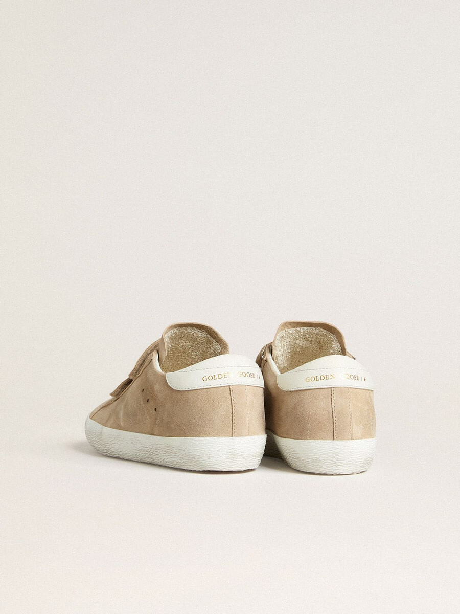 damen-old-school-schuh aus beigefarbenem wildleder mit weißer leder-fersenlasche