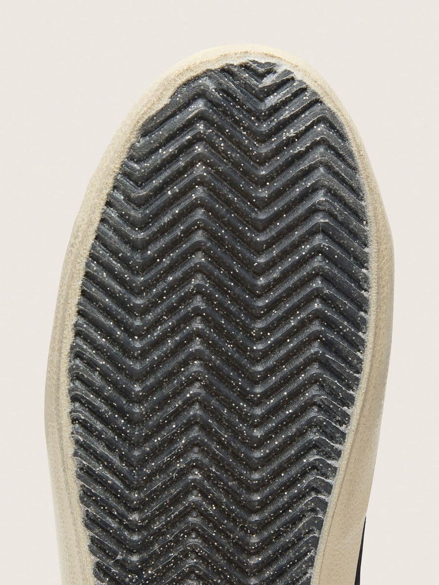 schwarzes wildledermodell super-star ltd für damen mit schwarzem glitzerstern und schwarzer leder-fersenlasche.