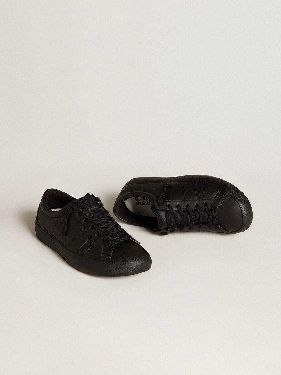 yatay modell 1b nachhaltige sneaker mit biobasiertem obermaterial und schwarzem y