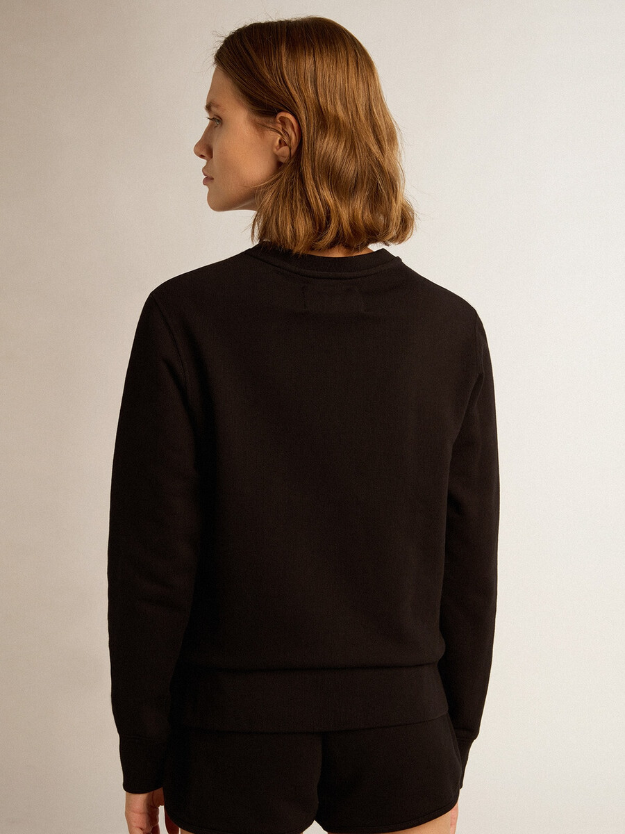 schwarzes sweatshirt aus der athena star kollektion mit ton-in-ton-stern auf der vorderseite
