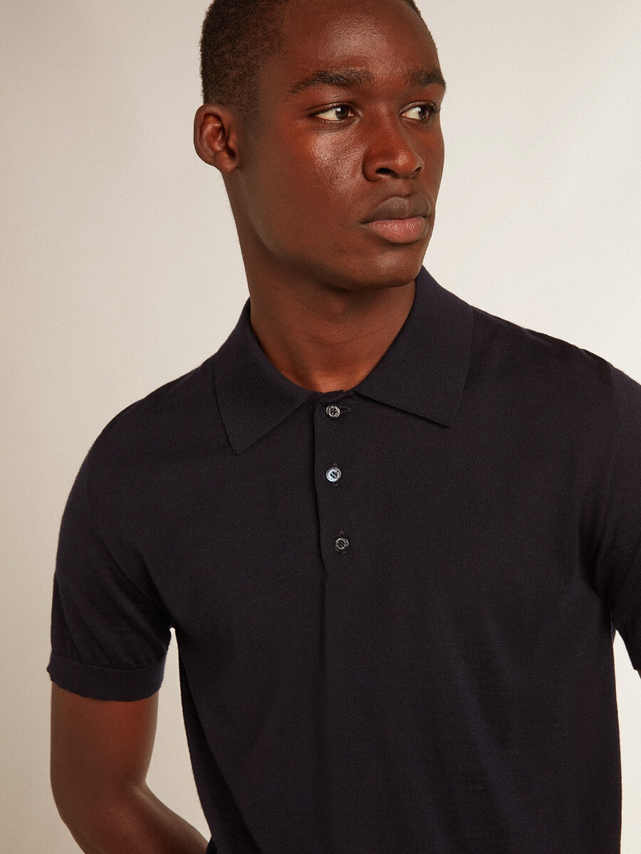 kurzarm-poloshirt für herren aus marineblauer merinowolle