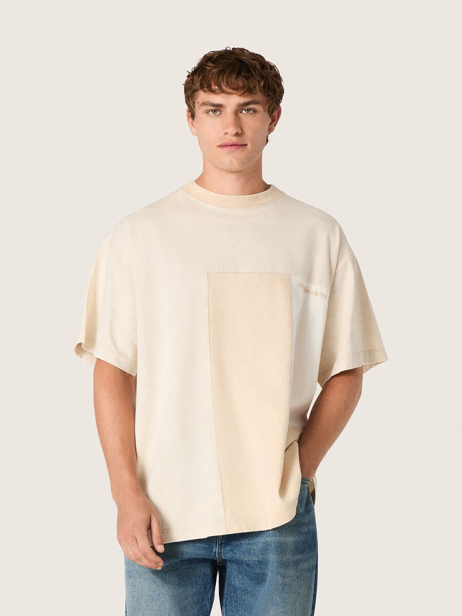 herren-t-shirt aus baumwolljersey mit weiß-beigem patchwork-effekt