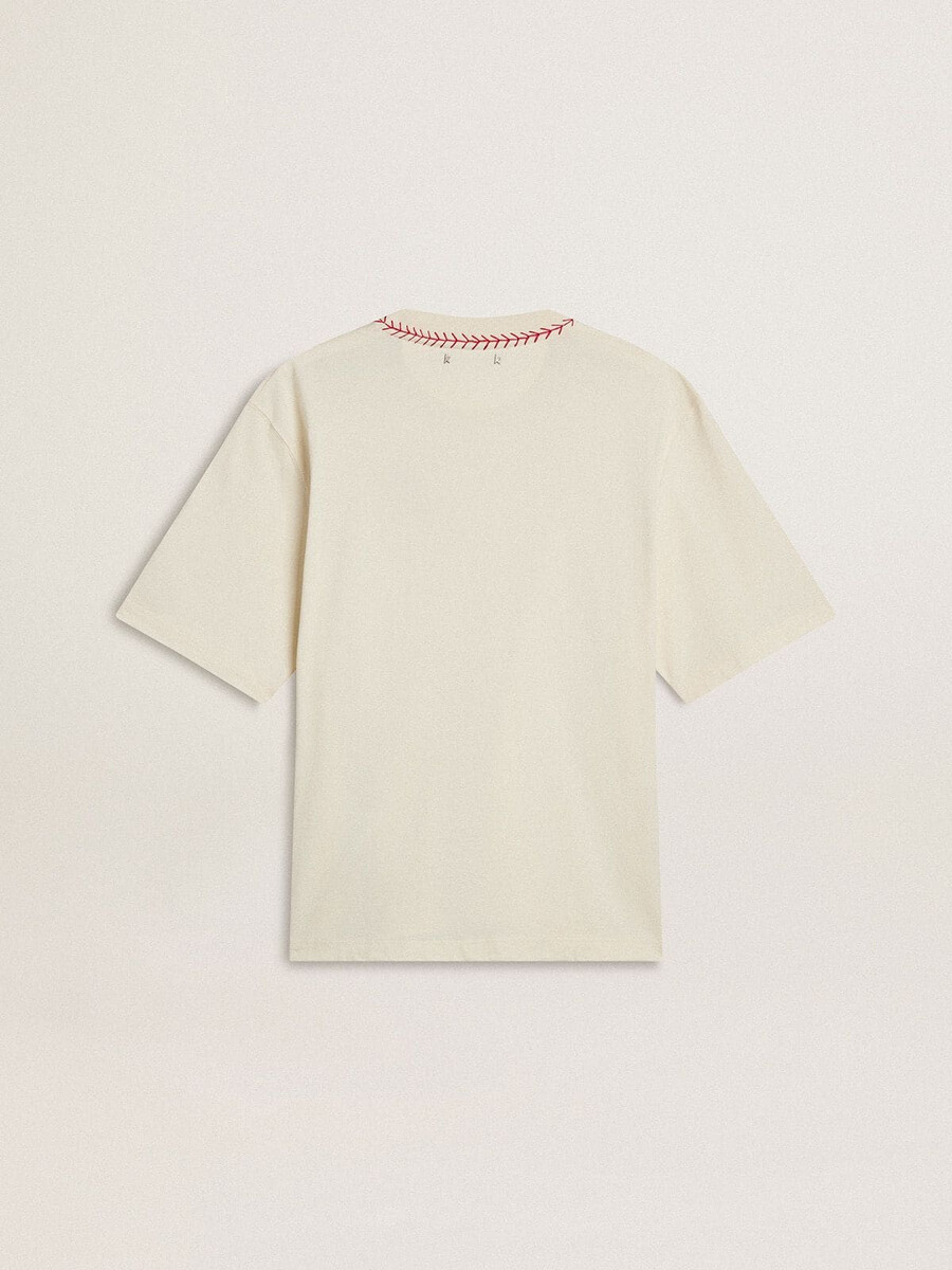 abgetragenes weißes ärmelloses t-shirt mit roter stickerei zum chinesischen neujahr