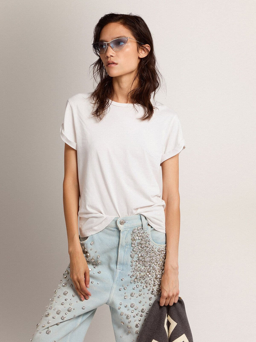 weißes damen-t-shirt in normaler passform mit used-look.