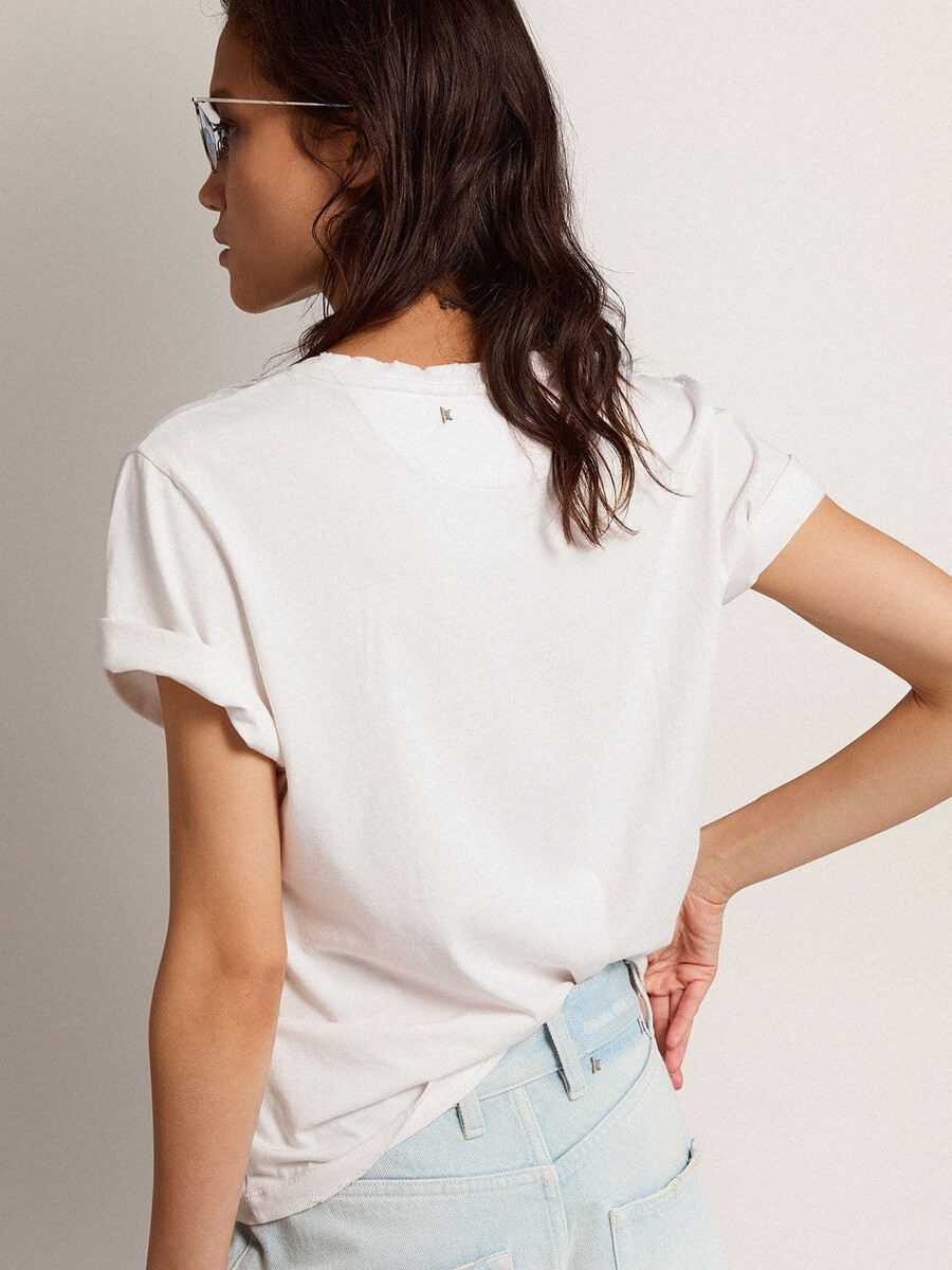 weißes damen-t-shirt in normaler passform mit used-look.