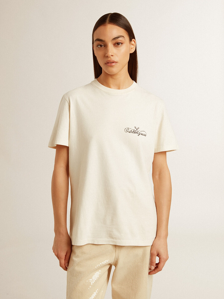 damen-t-shirt in gealtertem weiß mit logo auf der brust