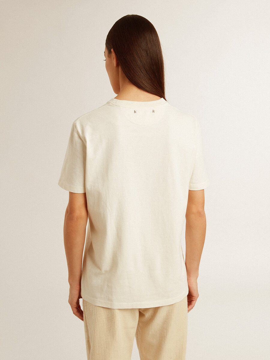 damen-t-shirt in gealtertem weiß mit logo auf der brust
