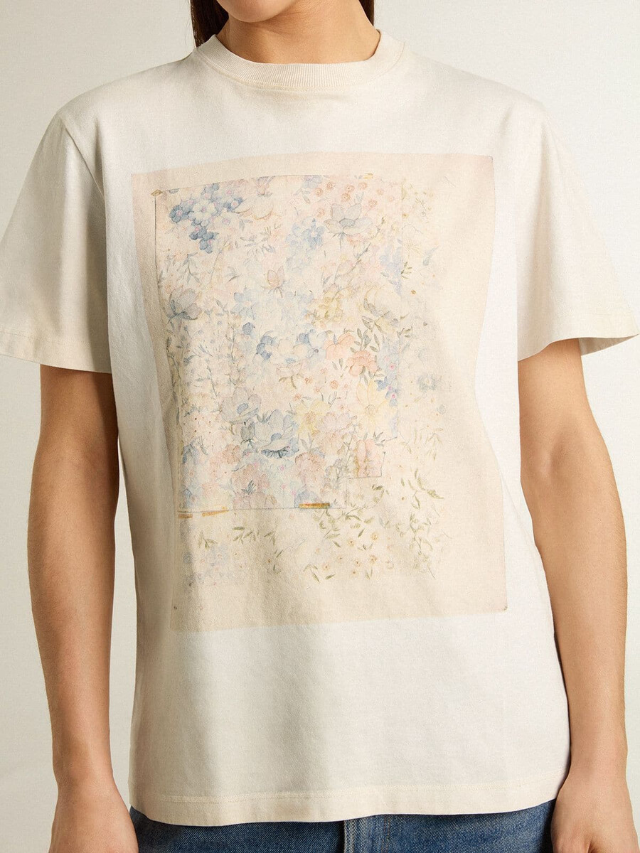 weißes damen-t-shirt mit blumenmuster