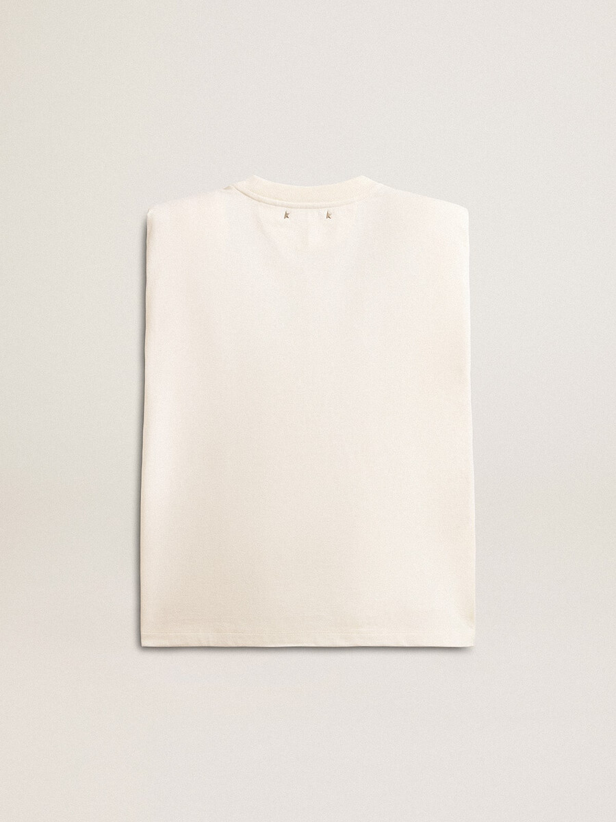 gealtertes weißes ärmelloses t-shirt mit kristallverzierungen