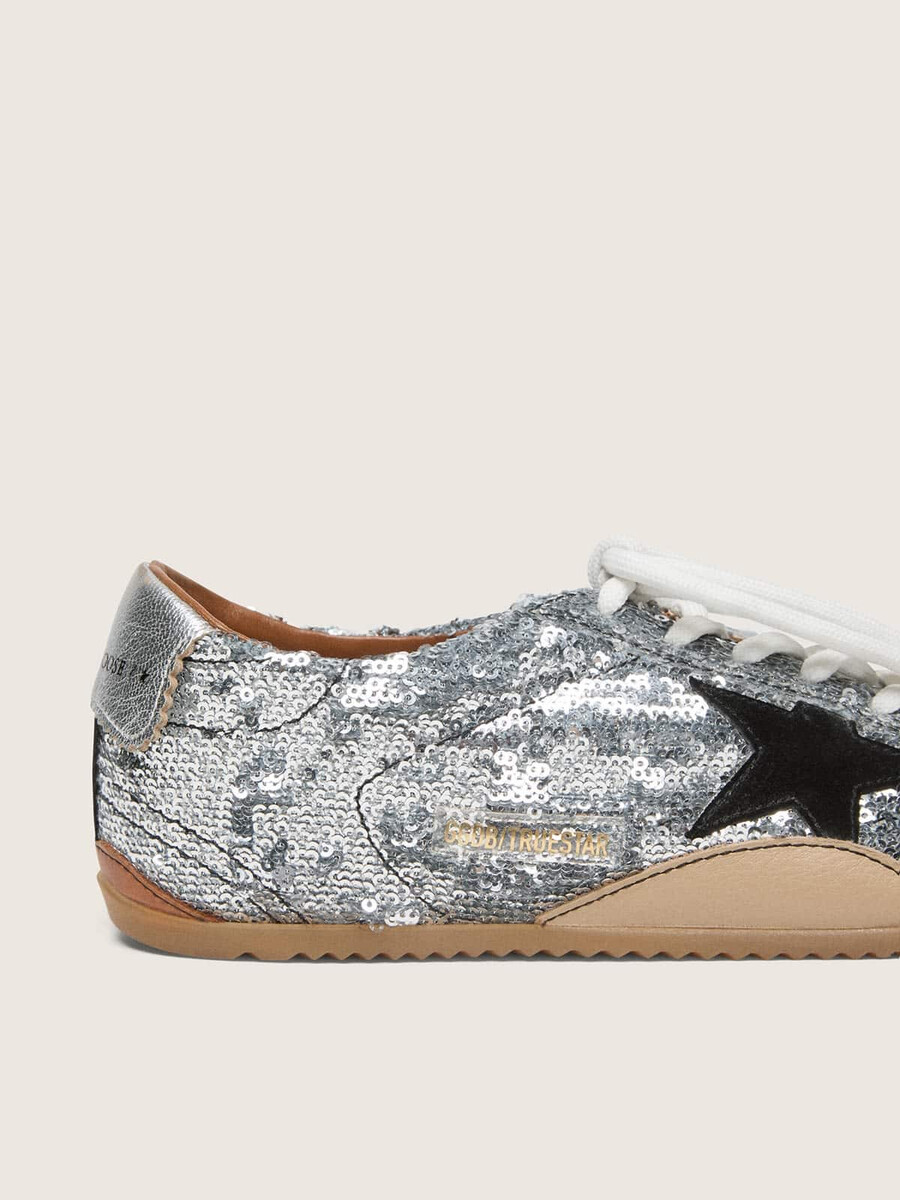 herren-sneaker true-star aus silbernen pailletten mit schwarzem stern und silberner leder-fersenlasche