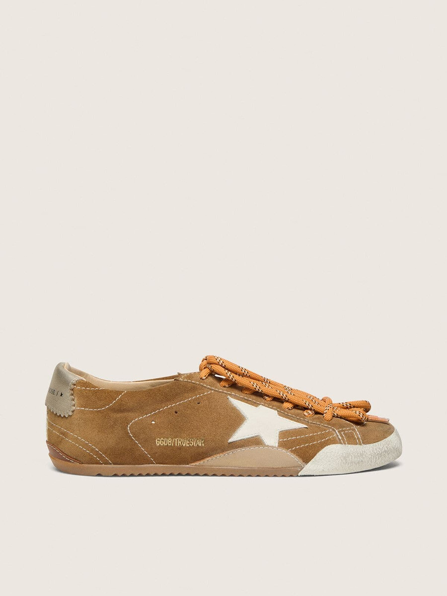 damen-sneaker true-star aus tabakfarbenem wildleder mit weißem stern und platinfarbener fersenlasche