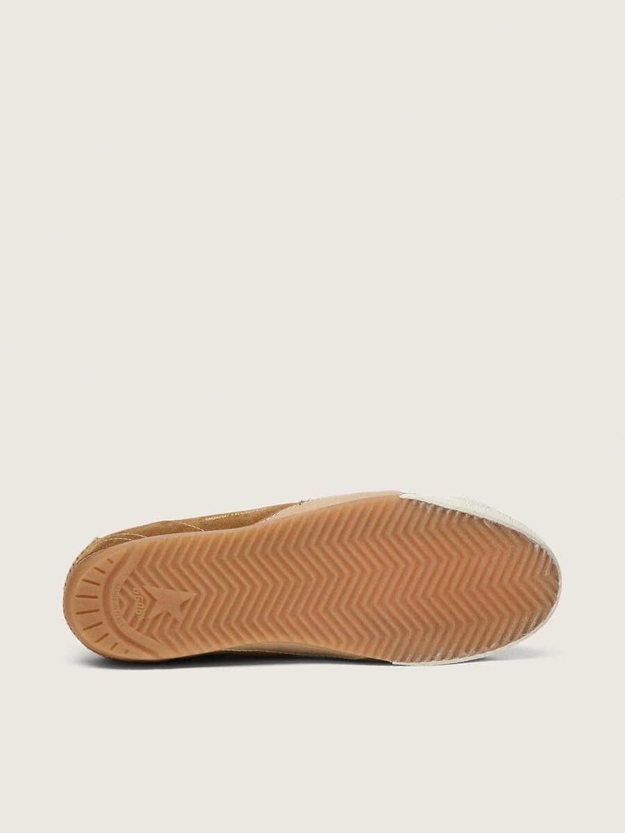 damen-sneaker true-star aus tabakfarbenem wildleder mit weißem stern und platinfarbener fersenlasche