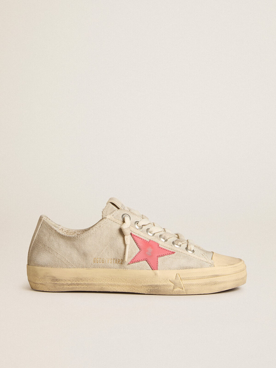 damen-v-star aus hellgrauem canvas mit rotem lederstern