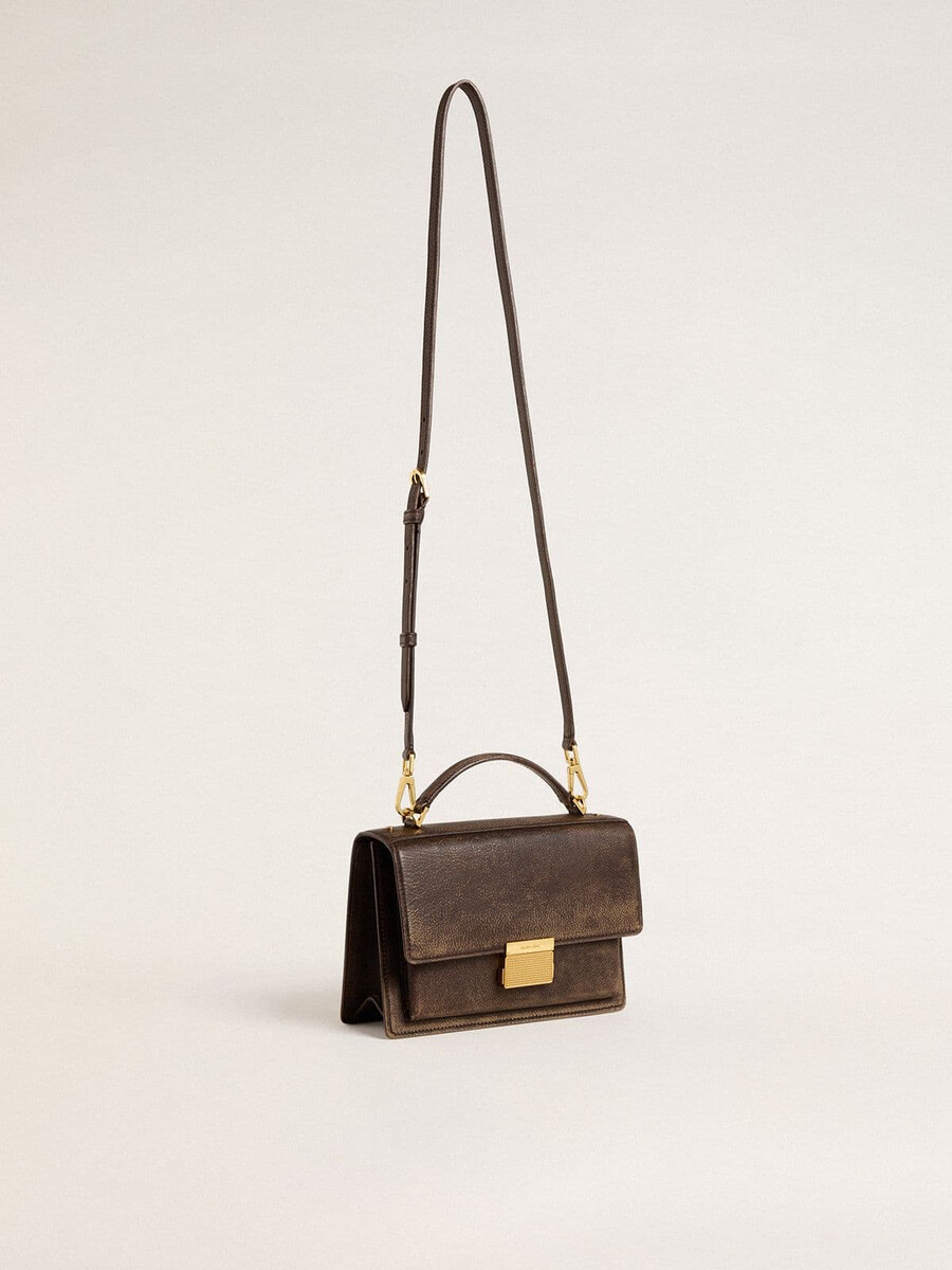 venezia-tasche aus vintage-dunkelbraunem geprägtem leder mit goldenen details