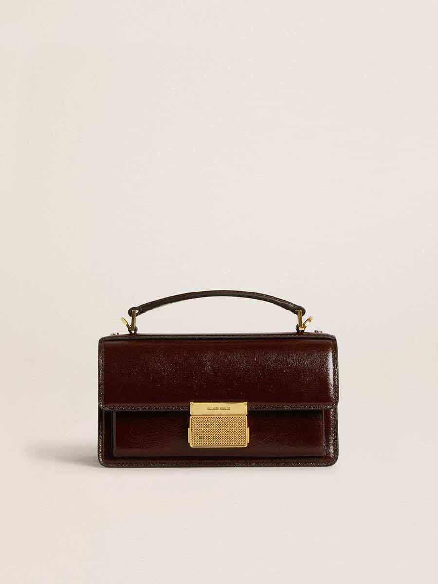 kleine venezia-tasche aus dunkelbraunem laminatleder mit goldenen details