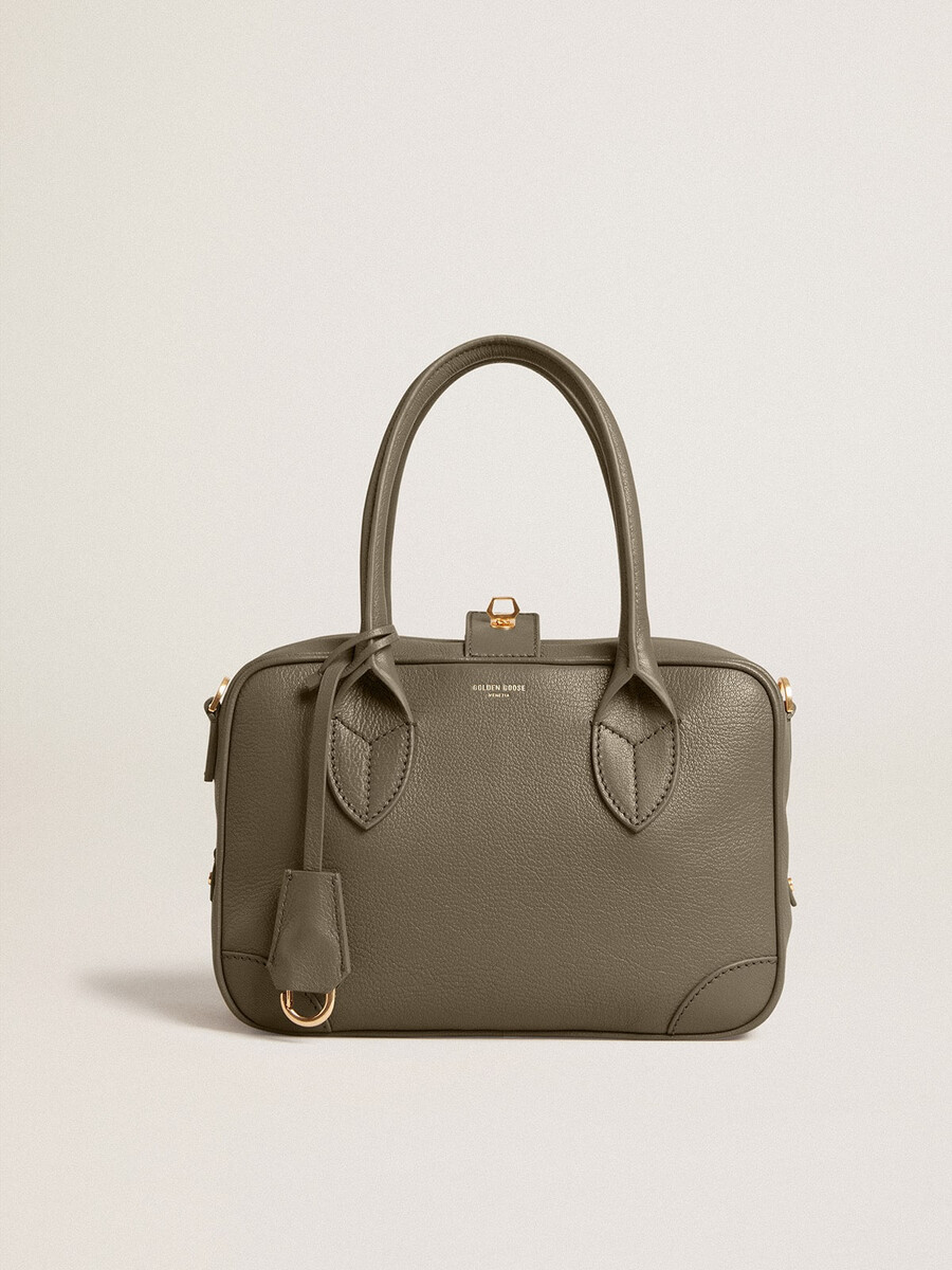 vita-tasche aus salbeigrünem leder mit goldenen details